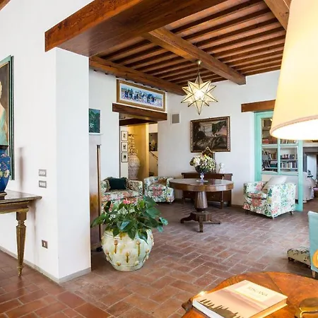 Βίλα Santa Lucia 10 *